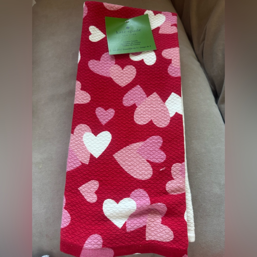 Kate Spade Red white & Pink 100% Cotton Towel trio❤️🤍🩷I have coordinating apron